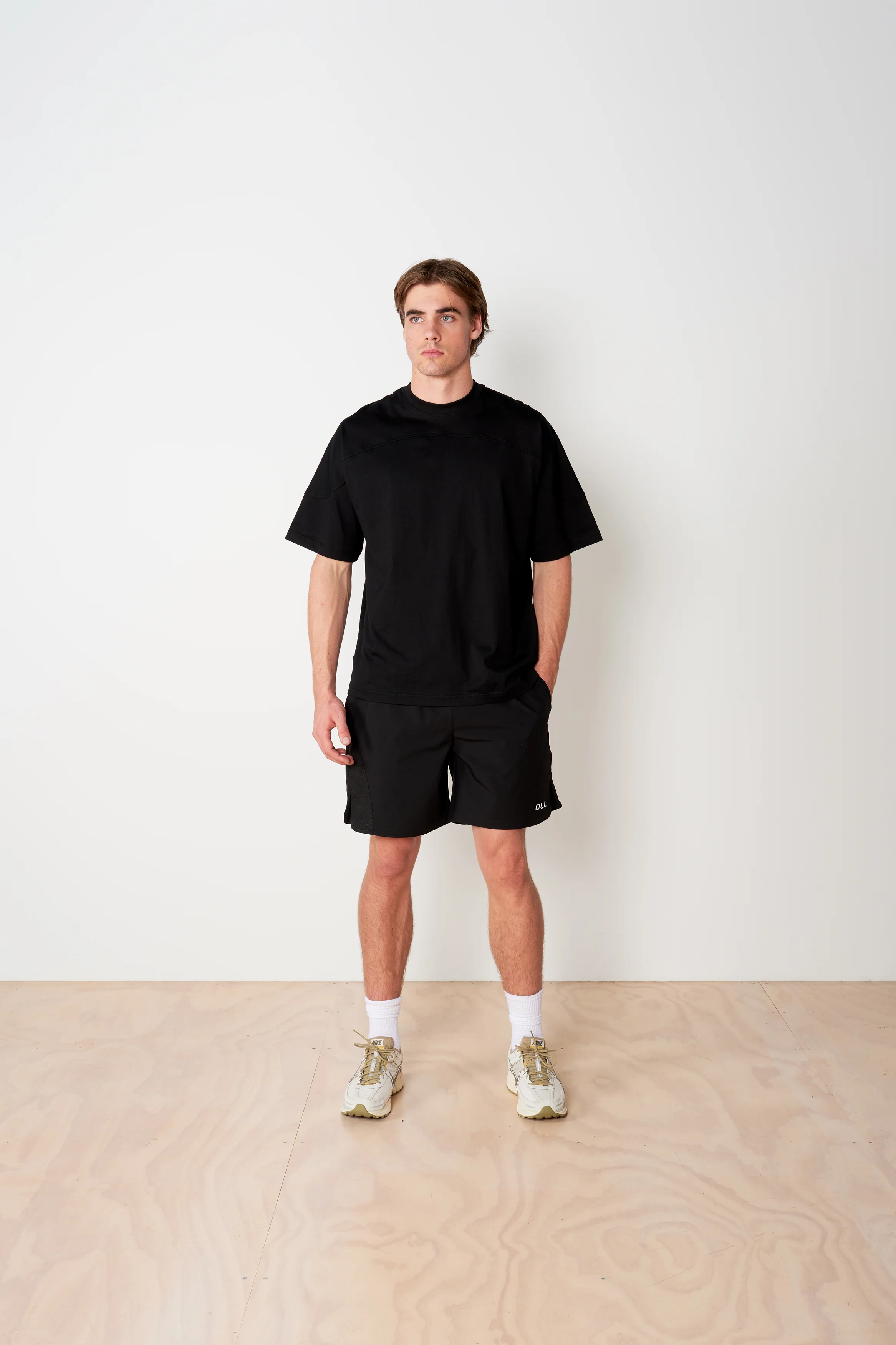 Active Box T - Black - Image 4