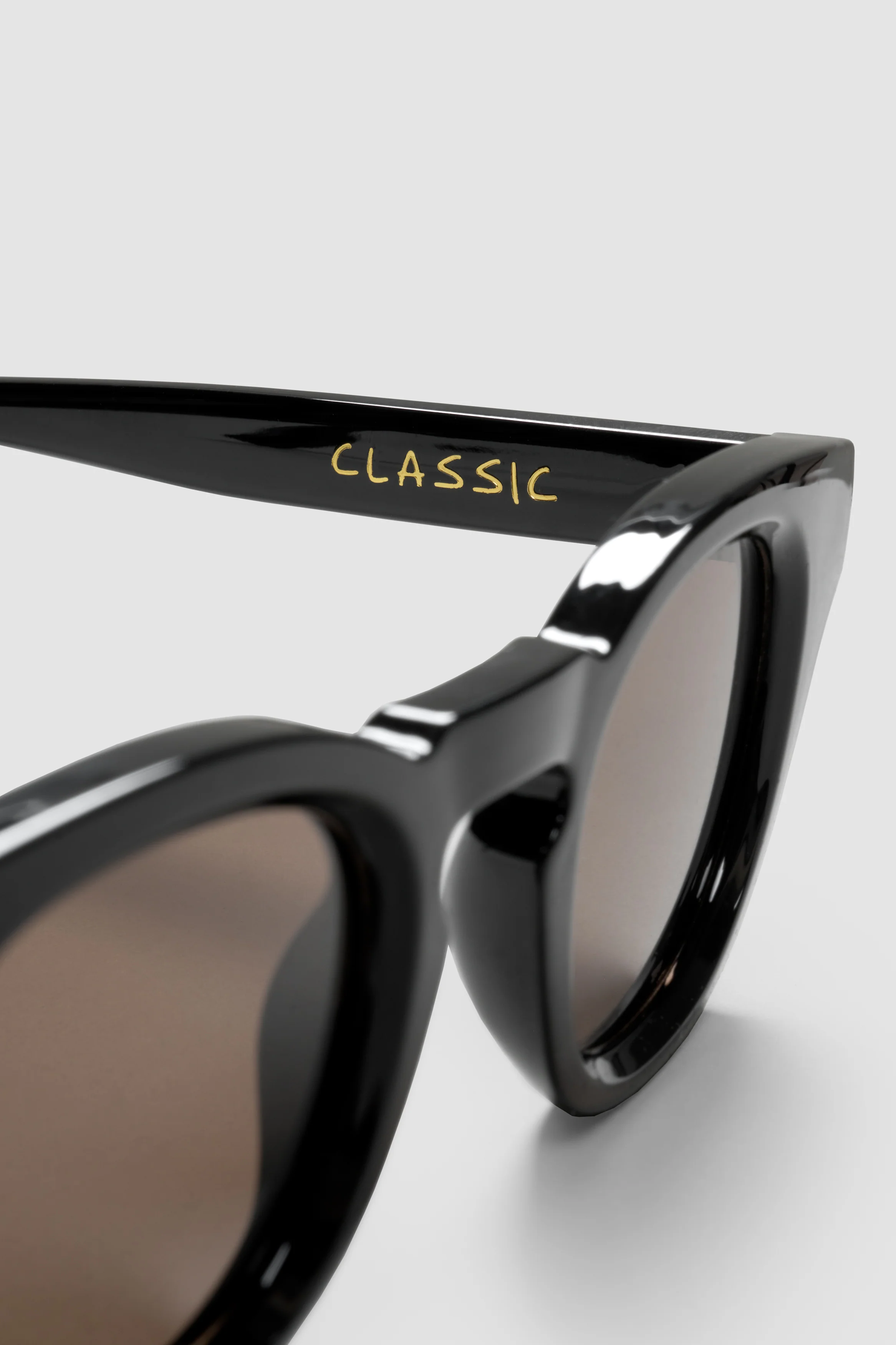 Classic Frame - Black - Image 11