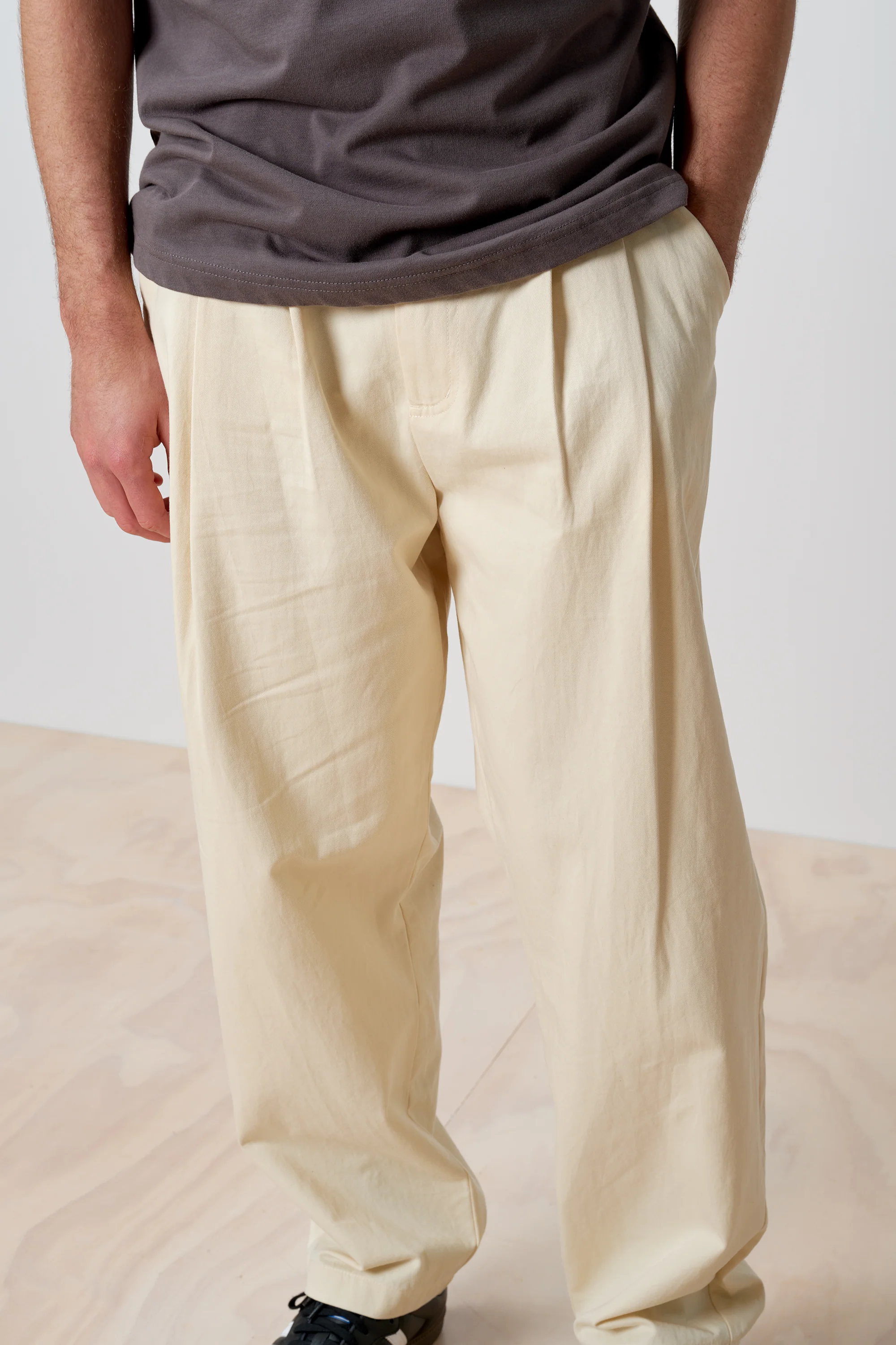 Original Pleated Pant - Cream Cotton - Image 3