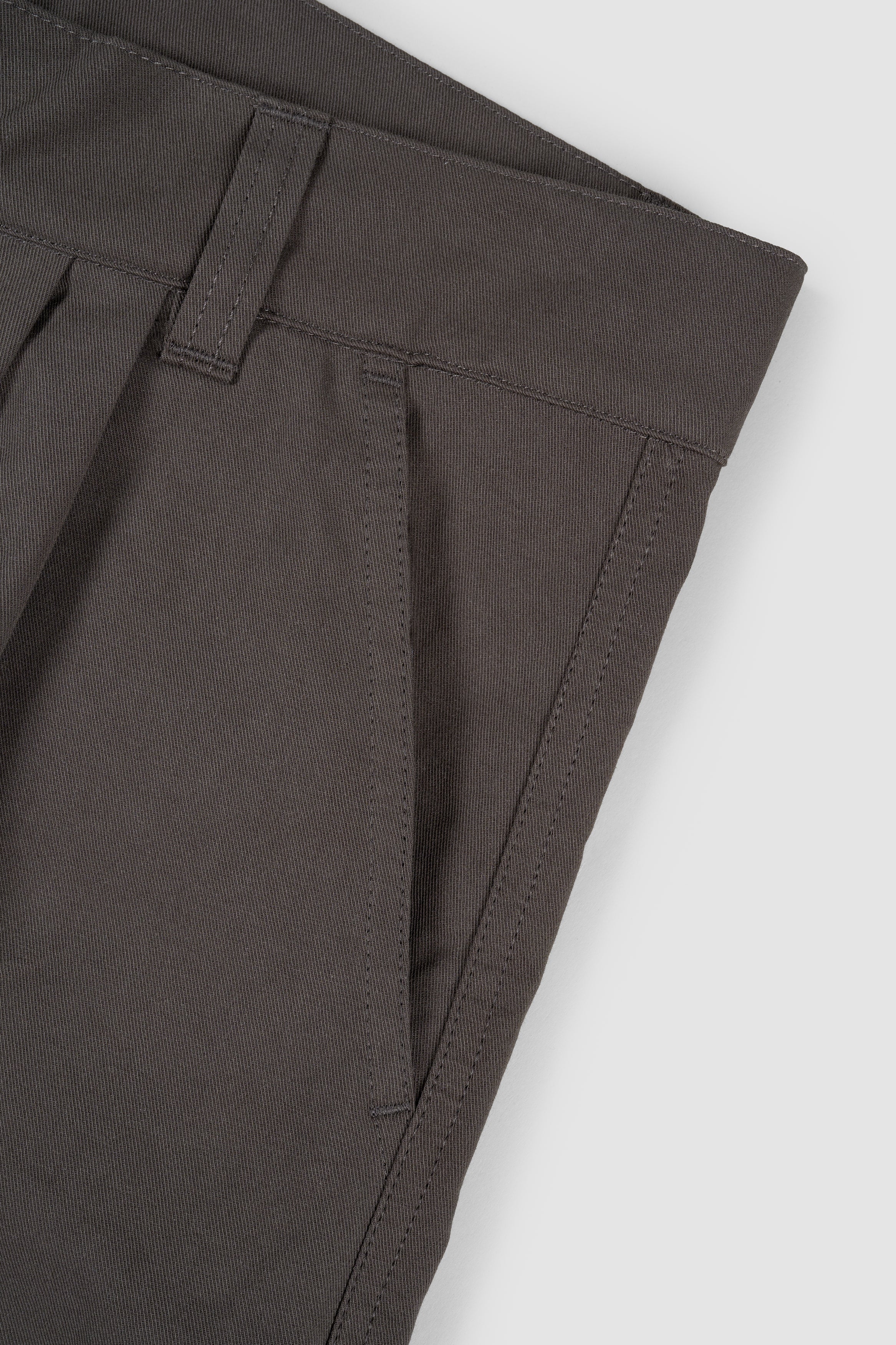 Pleated Cotton Short - Coal - Image 10
