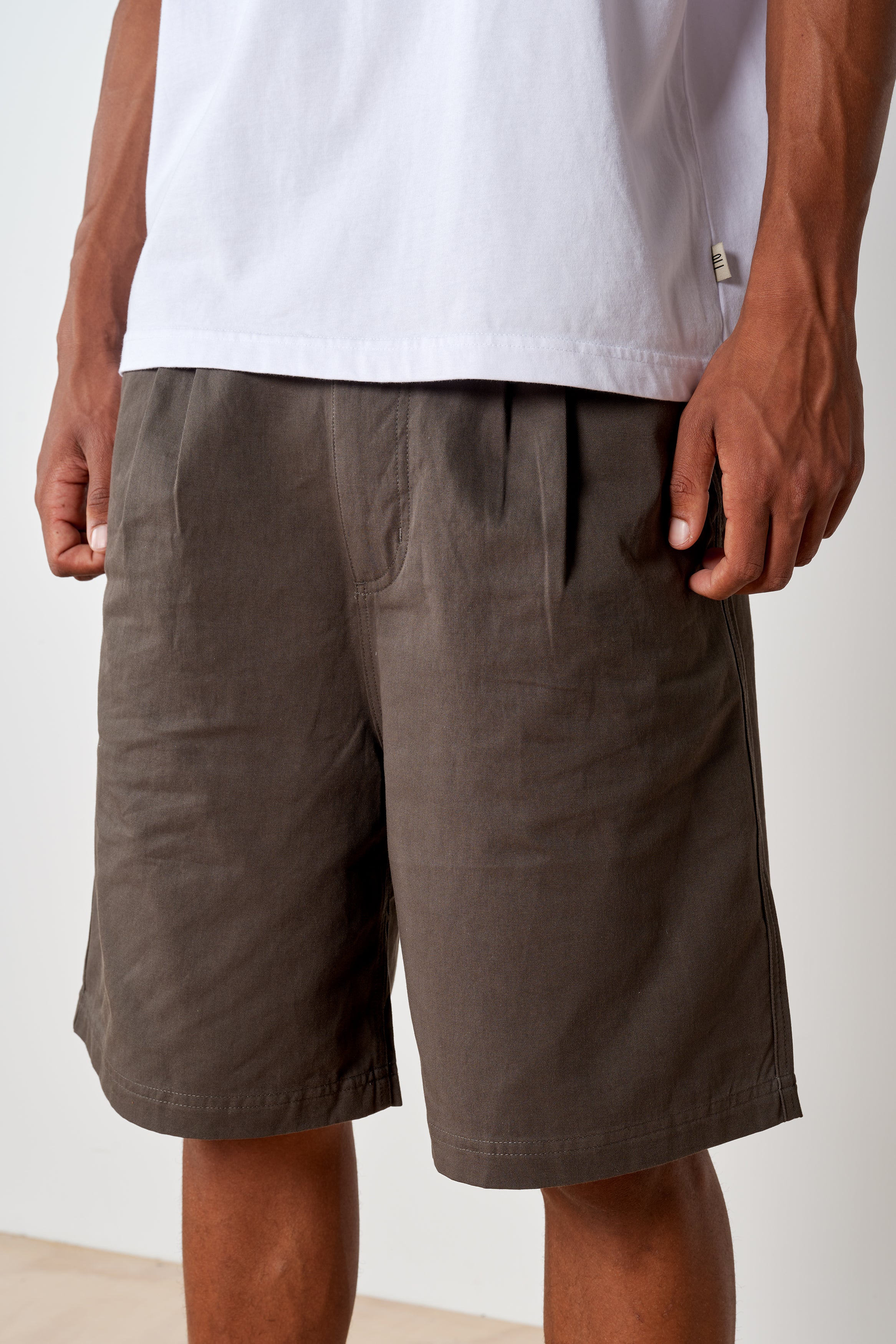 Pleated Cotton Short - Coal - Image 5